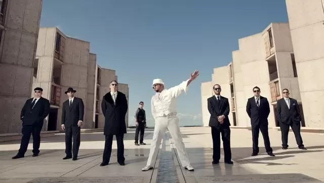 Kelli-Miller-Encinitas-Realtor-The-Styletones-Live-Music-at-Moonlight-Beach-Luxury-Real-Estat