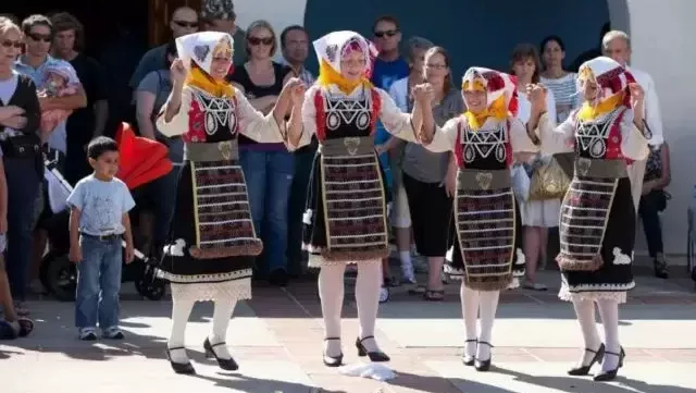 Kelli-Miller-Encinitas-Realtor-Cardiff-Greek-Festival-Luxury-Real-Estate