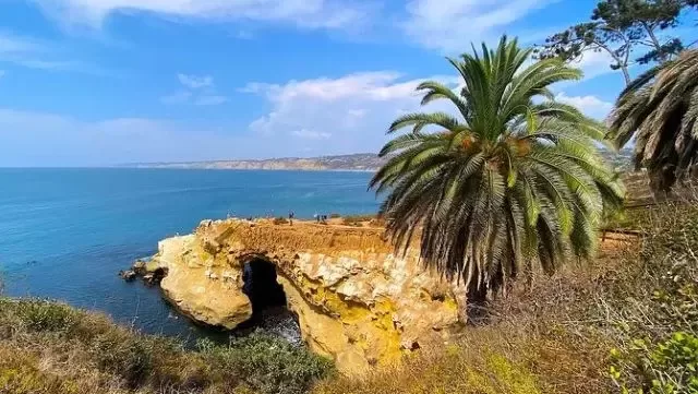 Kelli-Miller-Encinitas-Realtor-Coast-Walk-Trail-Guided-Walks-Luxury-Real-Estate