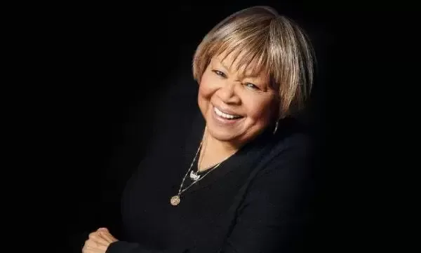 Kelli-Miller-Encinitas-Realtor-Mavis-Staples-with-Gaby-Moreno-Belly-Up-Tavern-Luxury-Real-Estat