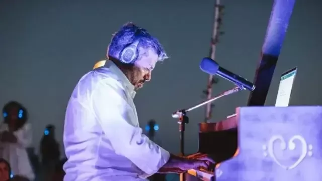 Kelli-Miller-Encinitas-Realtor-MindTravel-Silent-Piano-Concert-Powerhouse-Beach-Luxury-Real-Estat