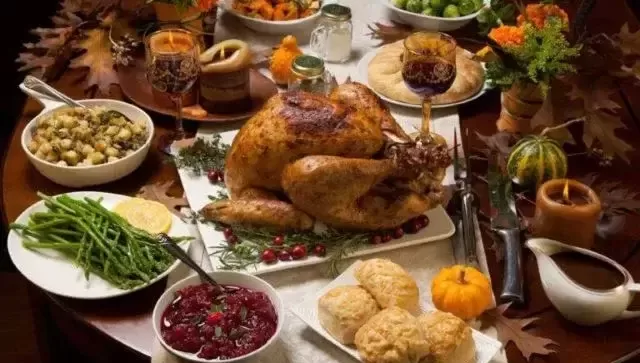 Kelli-Miller-Encinitas-Realtor-Friendsgiving-Celebration-by-Carlsbad-Rotary-Luxury-Real-Estat