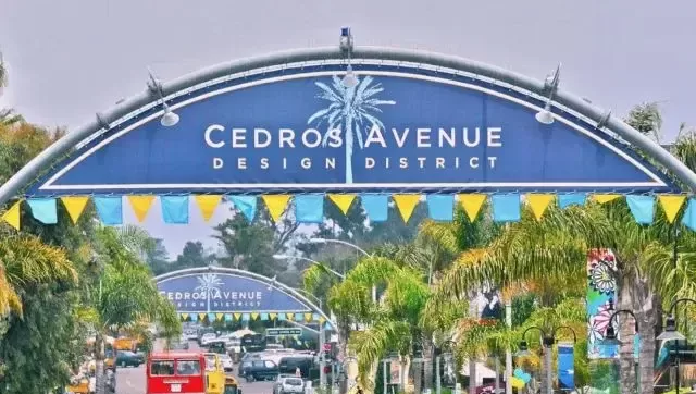 Kelli-Miller-Encinitas-Realtor-Holiday-Shopping-Cedros-Avenue-Design-District-Real-Estate