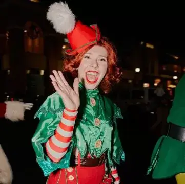 Kelli-Miller-Encinitas-Realtor-Encinitas-23rd-Annual-Tree-Lighting-Celebration-at-The-Forum-Carlsbad-Luxury-Real-Estate