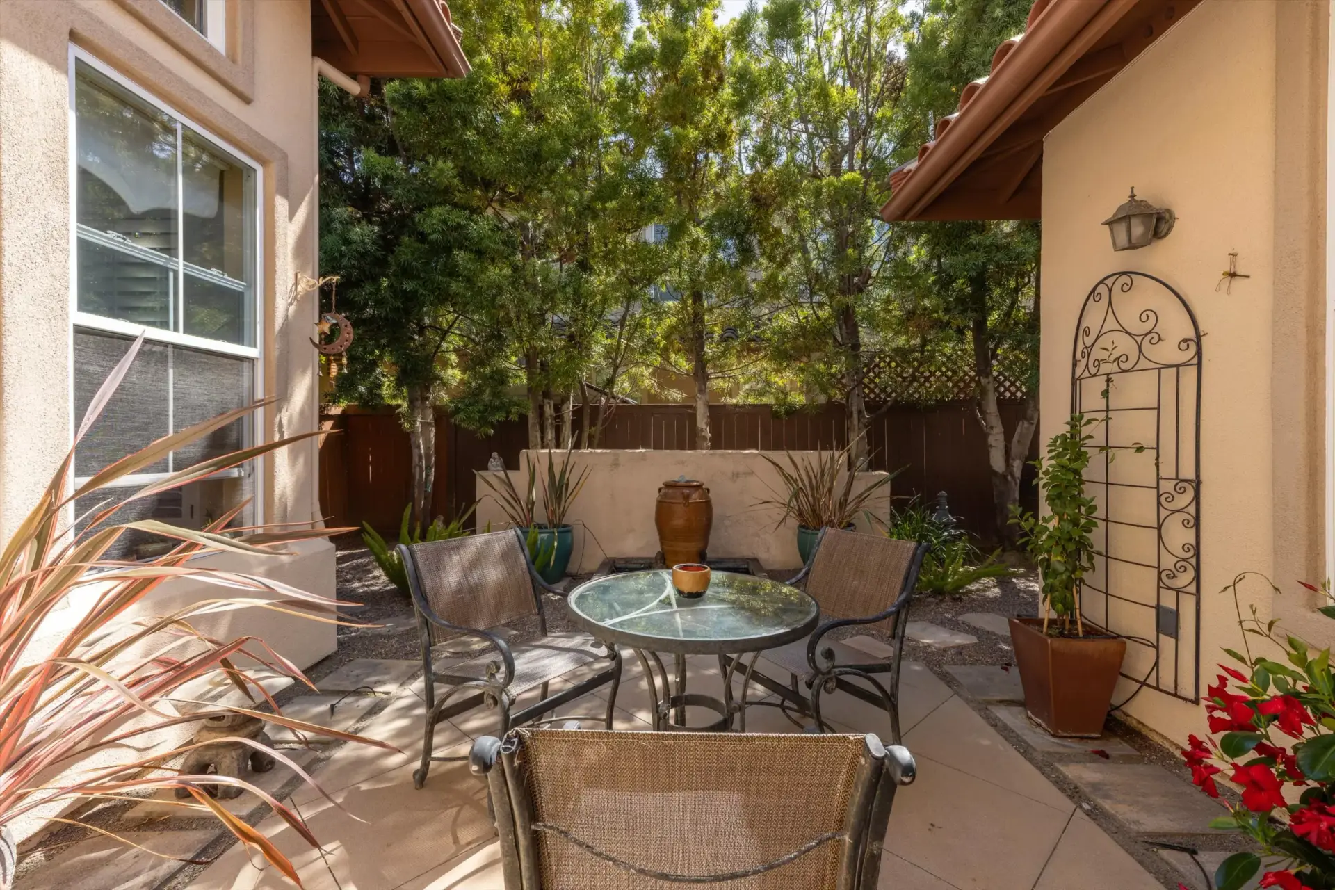 Private landscaped side courtyard at 2198 Vista La Nisa Carlsbad listed by Kelli Miller Compass